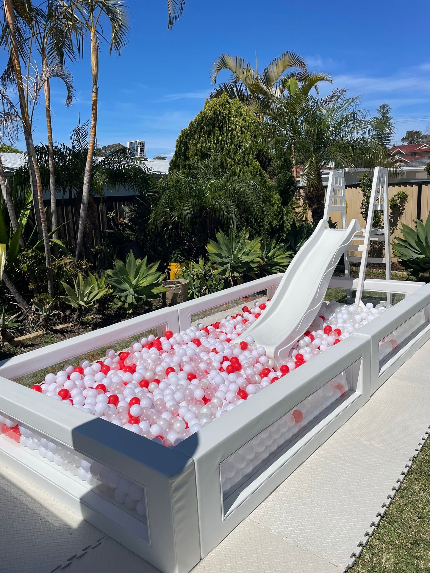 ICE BOX Ball-Pit 🧊