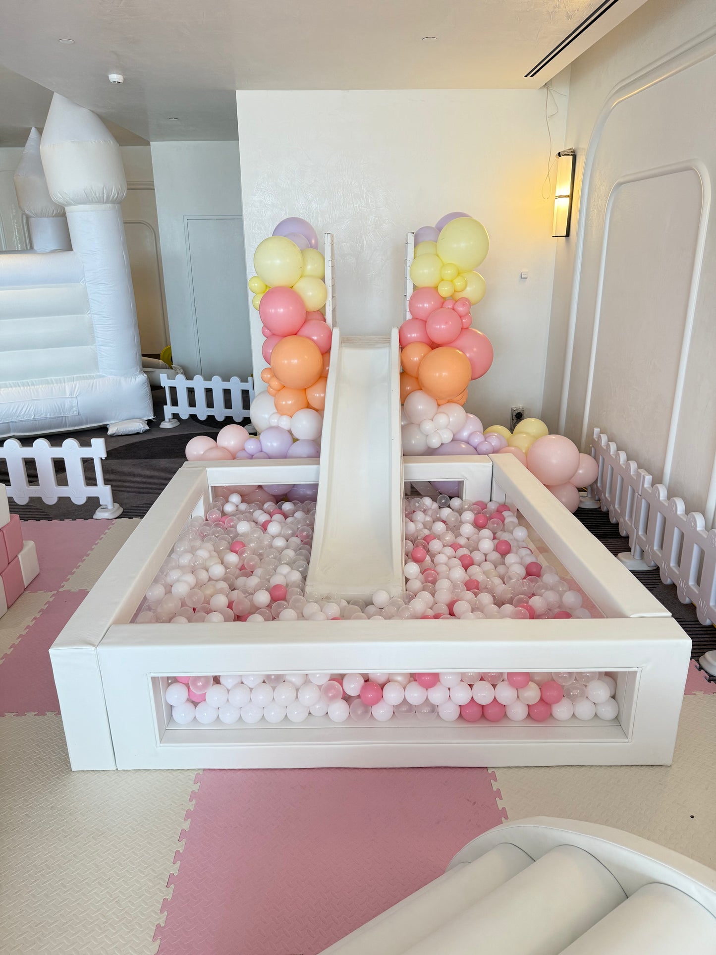 ICE BOX Ball-Pit 🧊